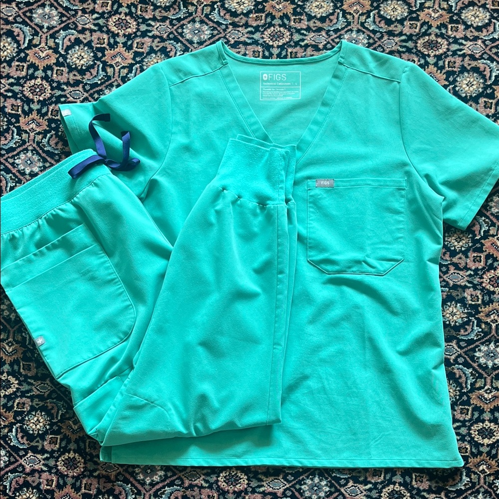 Figs Surgical Green scrub set